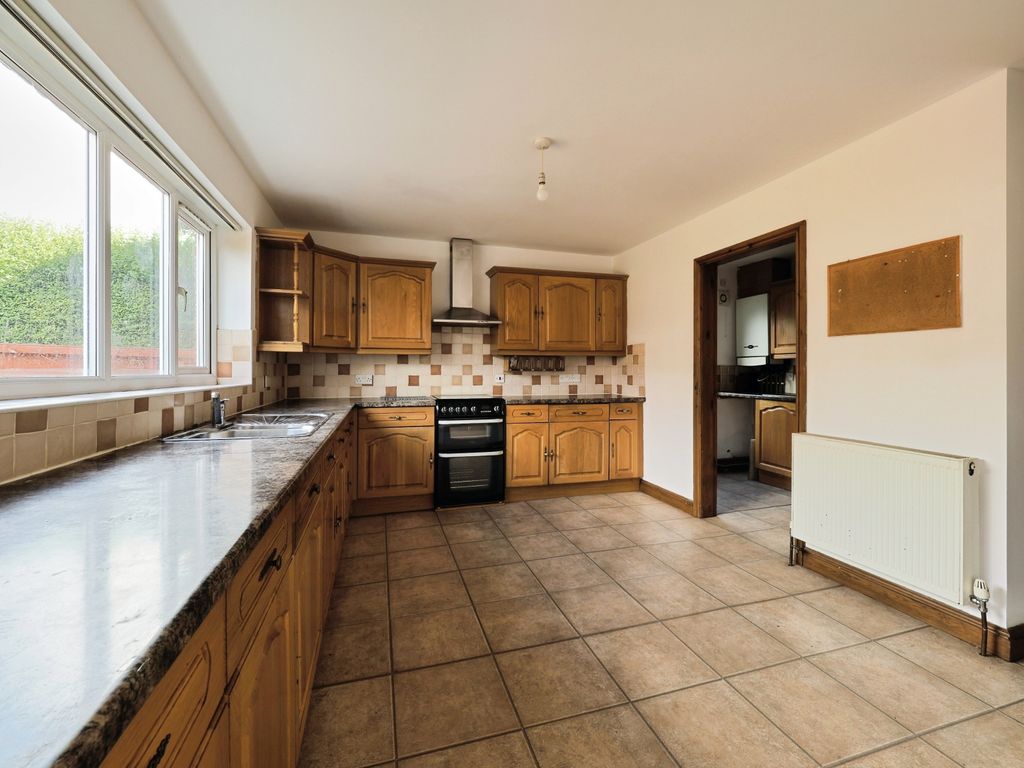 Property photo 2 of 20 Kitchen