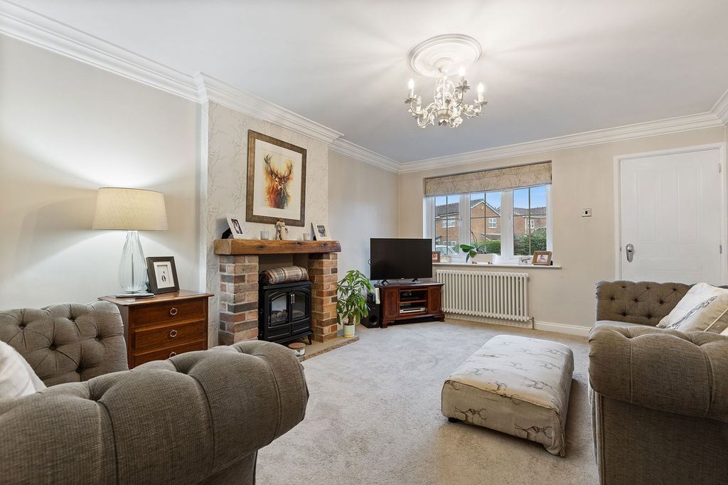 Property photo 2 of 32