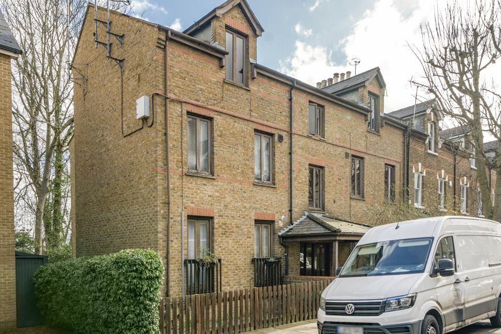 Property photo 1 of 10 External Front