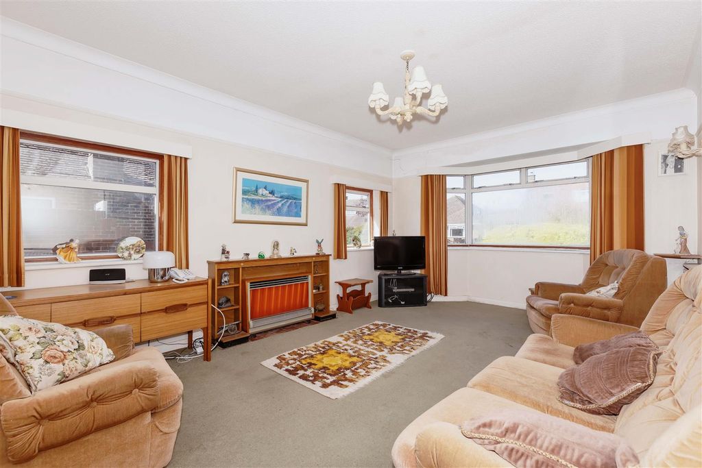 Property photo 3 of 17 Cowdray Drive_9.Jpg