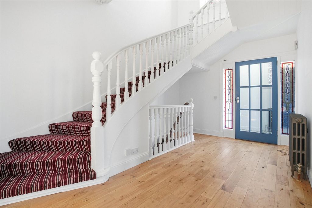 Property photo 2 of 22 Entryway