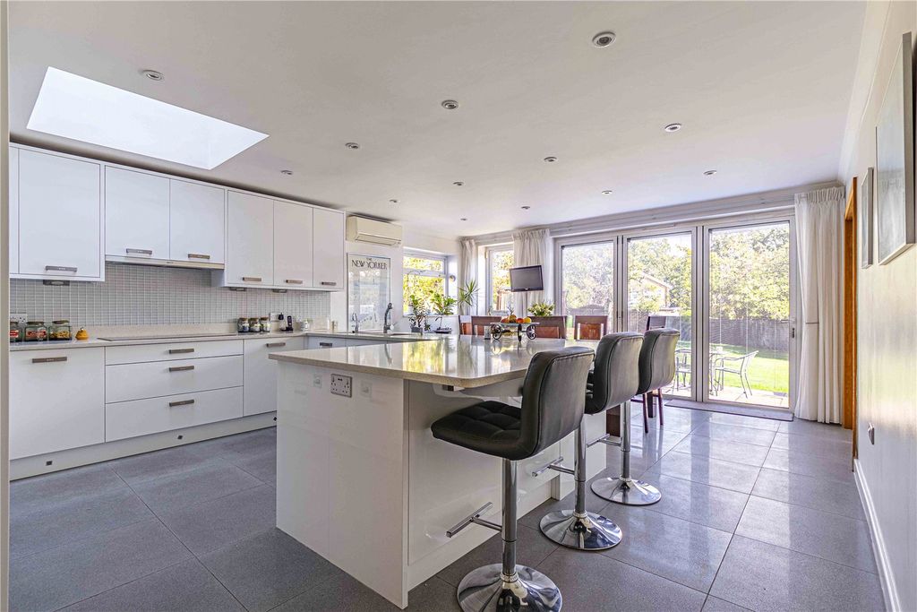 Property photo 2 of 43 Picture No. 08