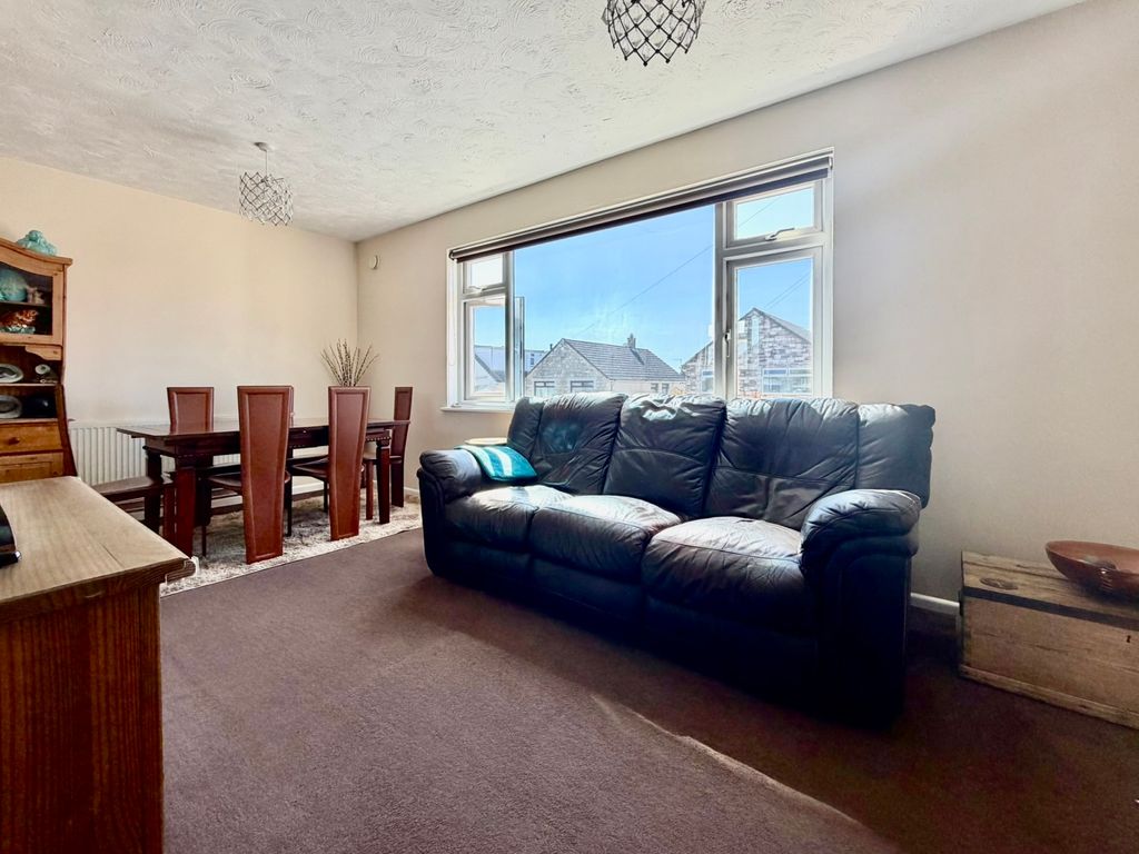 Property photo 3 of 16 Picture No. 02