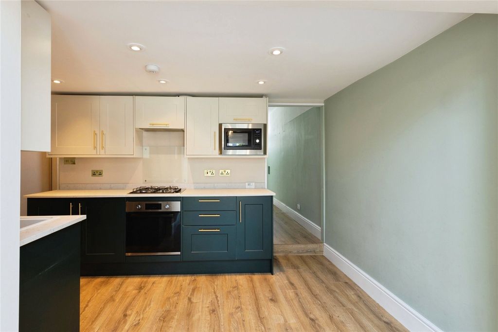 Property photo 2 of 28 Picture No. 04