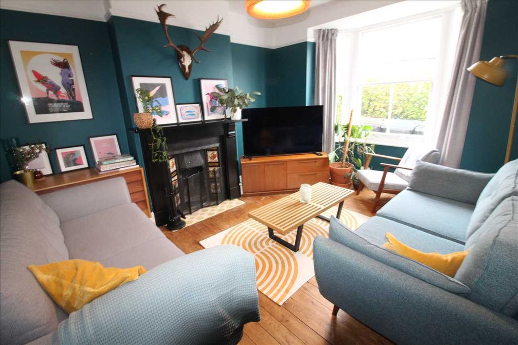 Property photo 2 of 15 Lounge