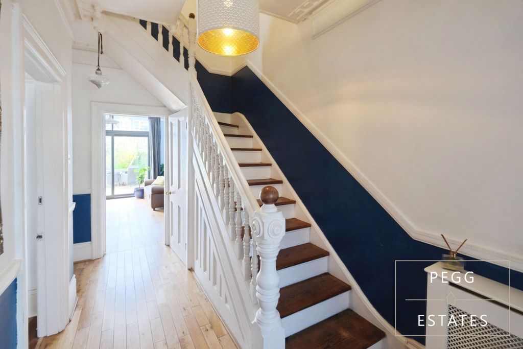 Property photo 2 of 25