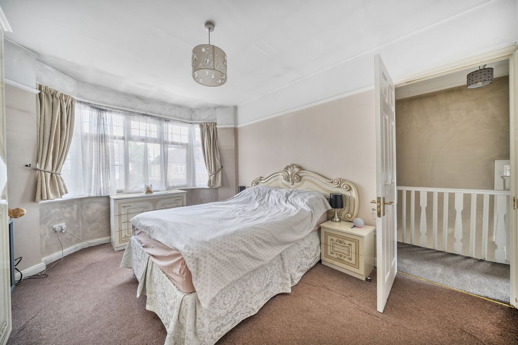 Property photo 3 of 16 1326036-9-6880c05...