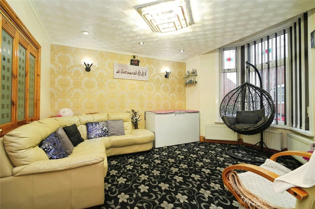 Property photo 2 of 21 Living Room