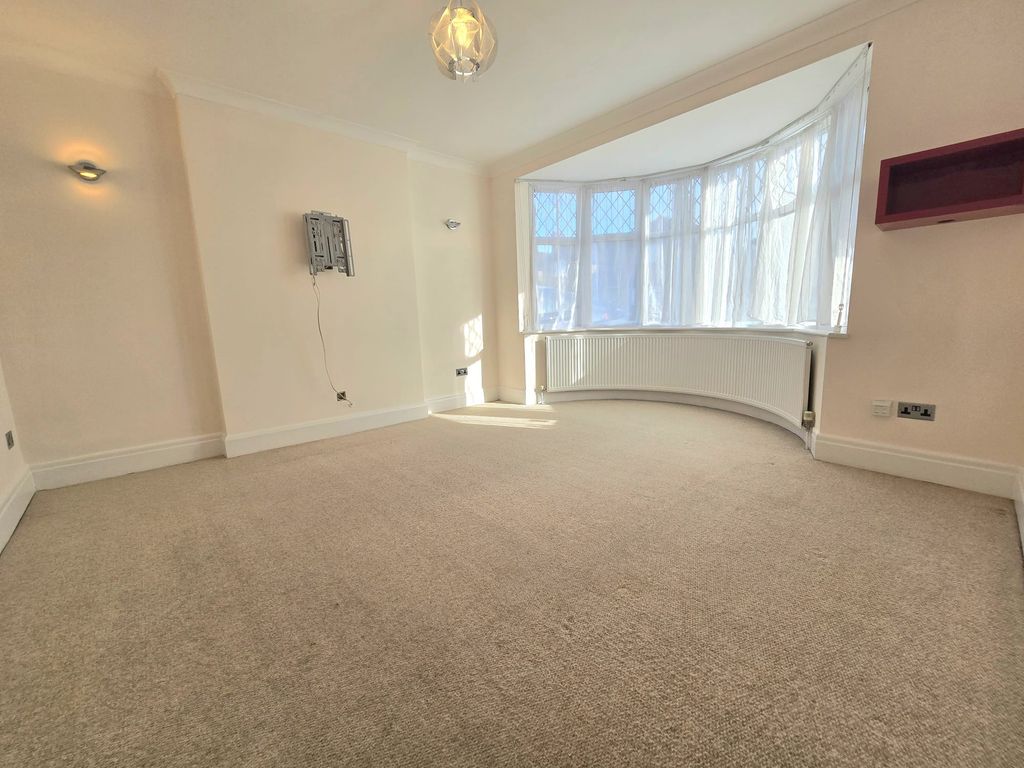Property photo 3 of 10 6Cff848c-8727-47Bc-8609-F733d3Cfda5d