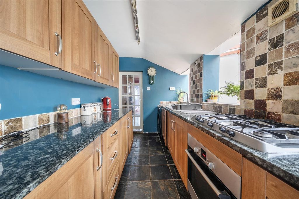 Property photo 2 of 13 1365951-14-68Ece9048d150.Jpg