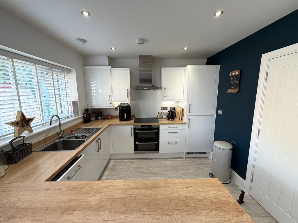 Property photo 3 of 14 Kitchen.Jpg