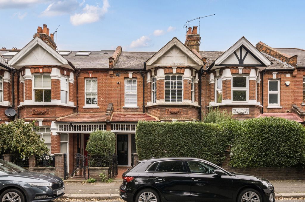 Property photo 1 of 12 1369022-10-68ee31...