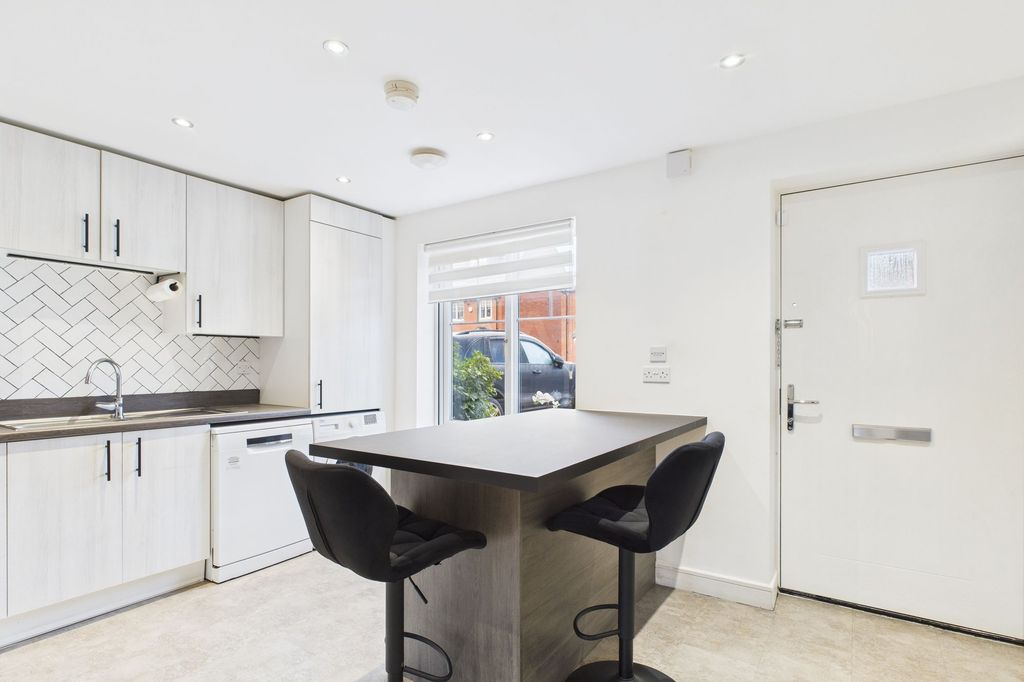 Property photo 2 of 15 Kitchen