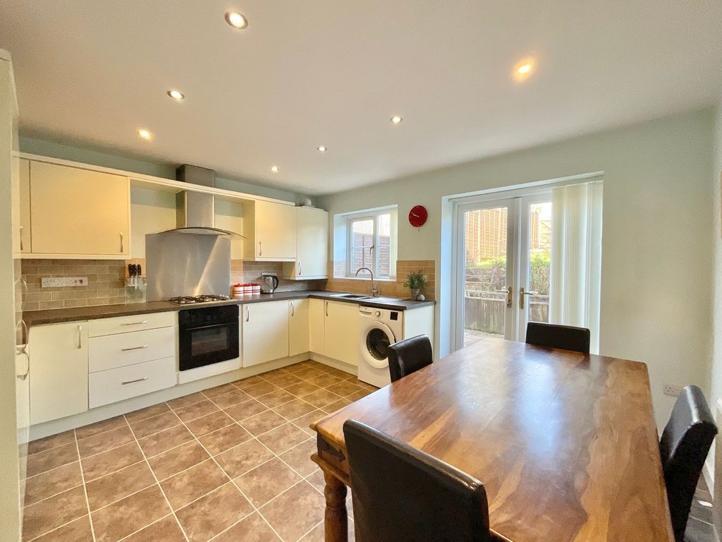 Property photo 3 of 21