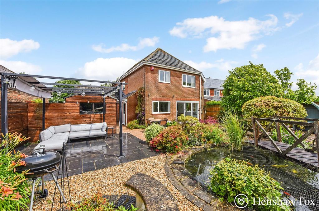 Property photo 3 of 17 Ph3_5998338 - Copy.Jpg