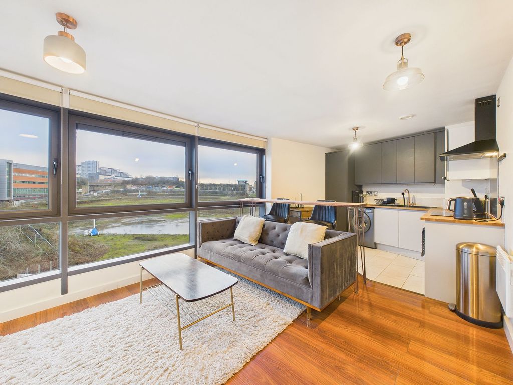 Property photo 1 of 10 Living Space