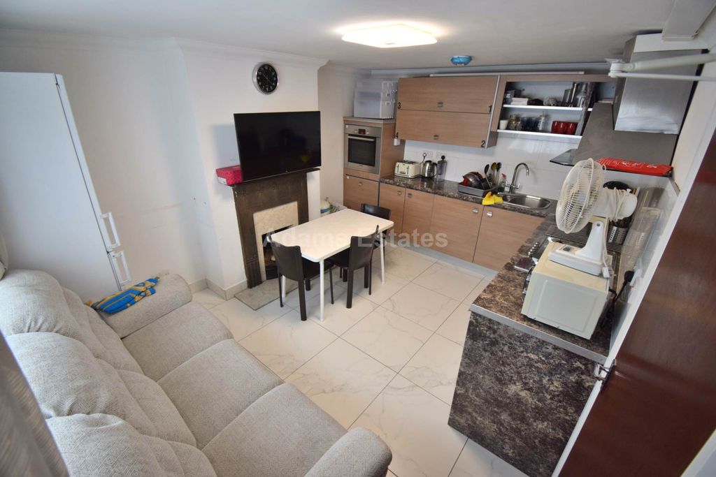 Property photo 2 of 4
