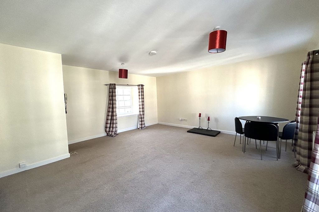 Property photo 3 of 13 Lounge Additional