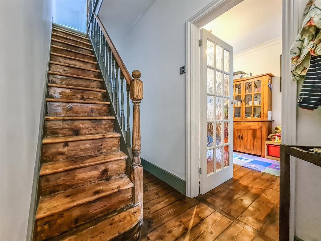 Property photo 3 of 17 Hallway
