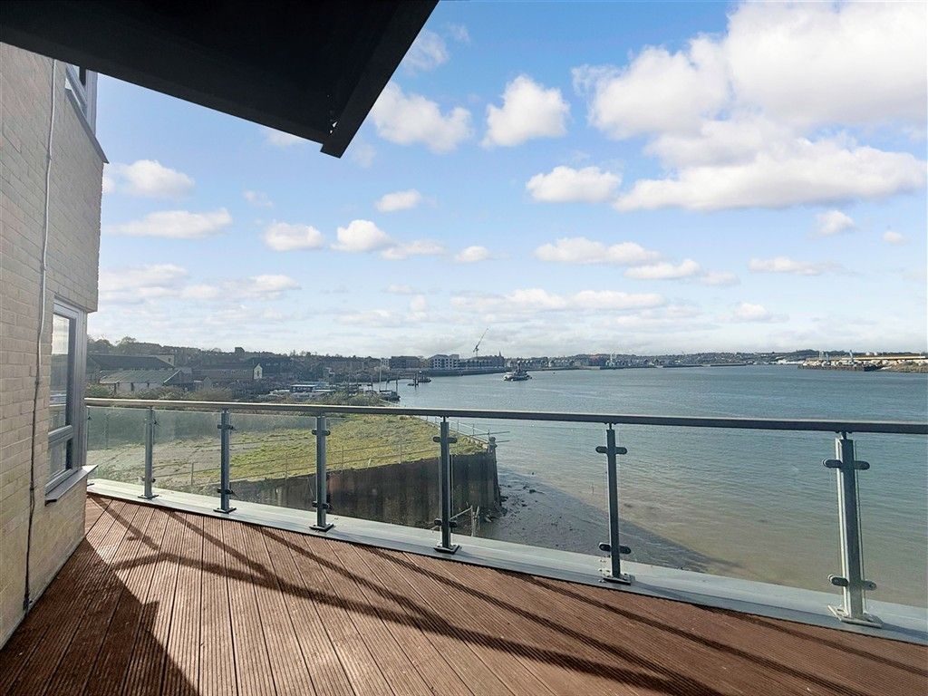 Property photo 3 of 12 Pier View