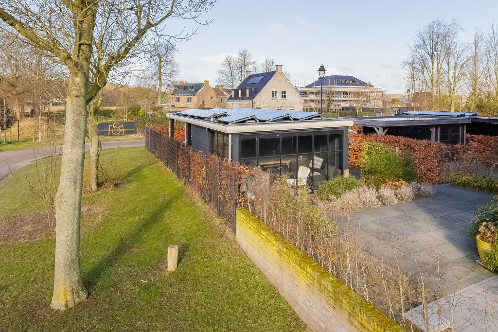 Property photo 2 of 53