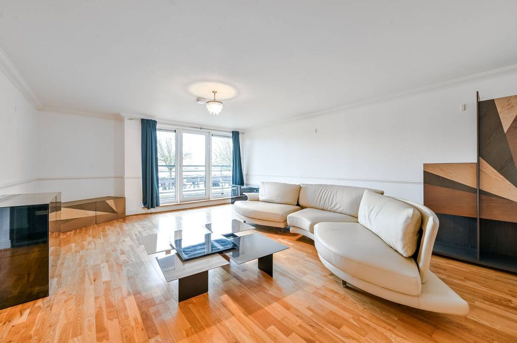 Property photo 2 of 11