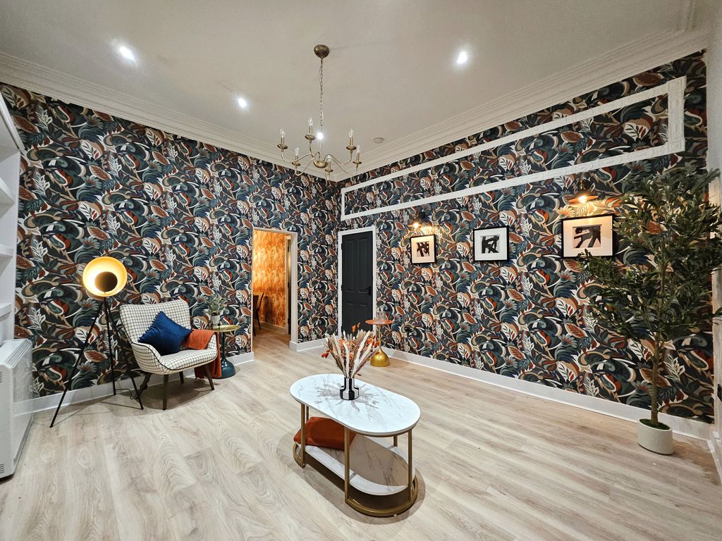 Property photo 1 of 9 Cover