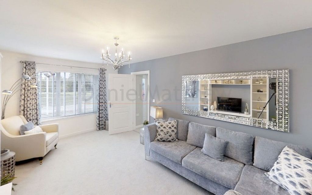 Property photo 2 of 8 Lounge