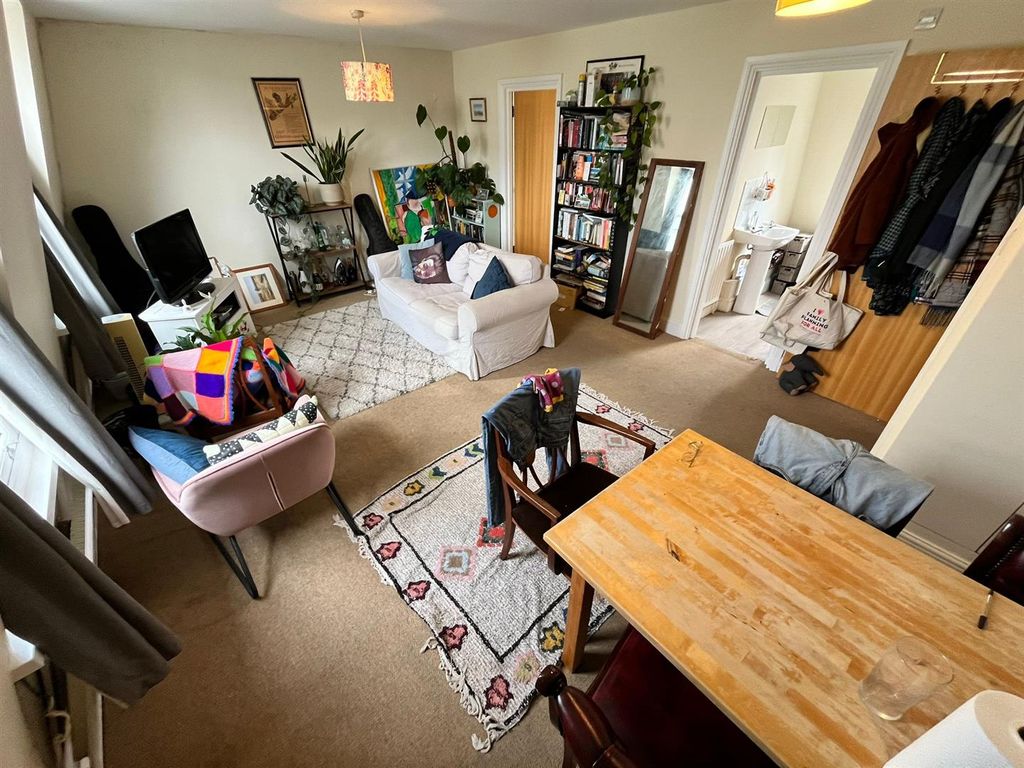 Property photo 1 of 8 Living Room 1