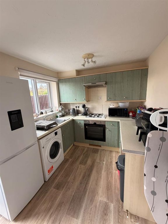 Property photo 2 of 7 Kitchen.Jpg