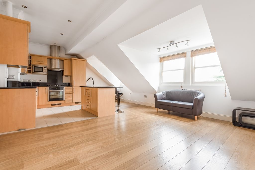 Property photo 2 of 8 652792 (2)