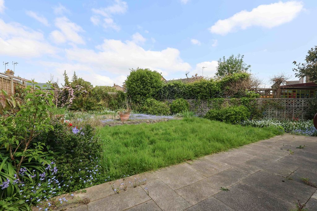 Property photo 3 of 11 Garden