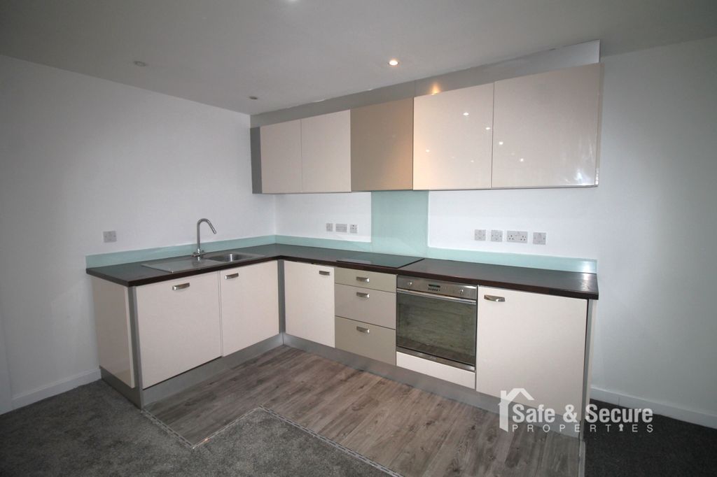 Property photo 3 of 12 Kitchen Area