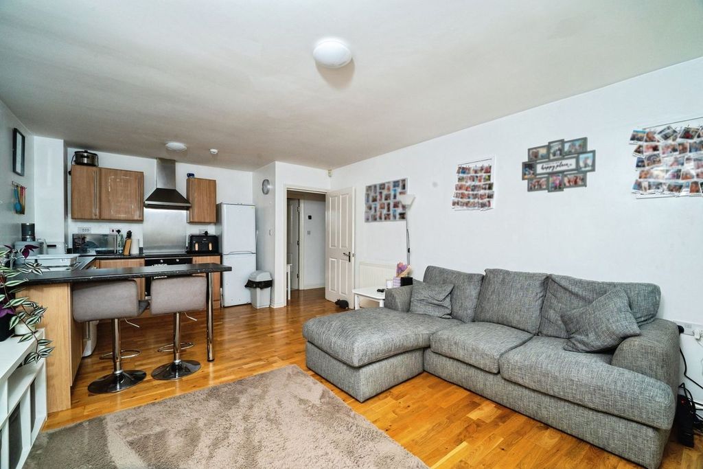 2 bed flat for saleDanes Close, Grimsby DN32 photo 5