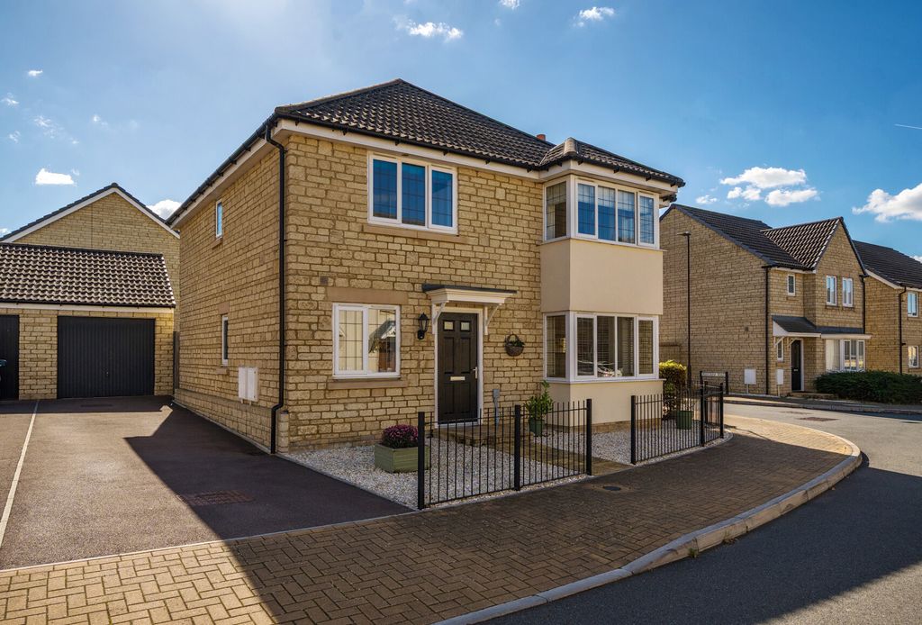 Property photo 1 of 18 1355741-1-68d17F7...