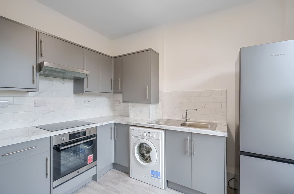 Property photo 3 of 8 Kitchen