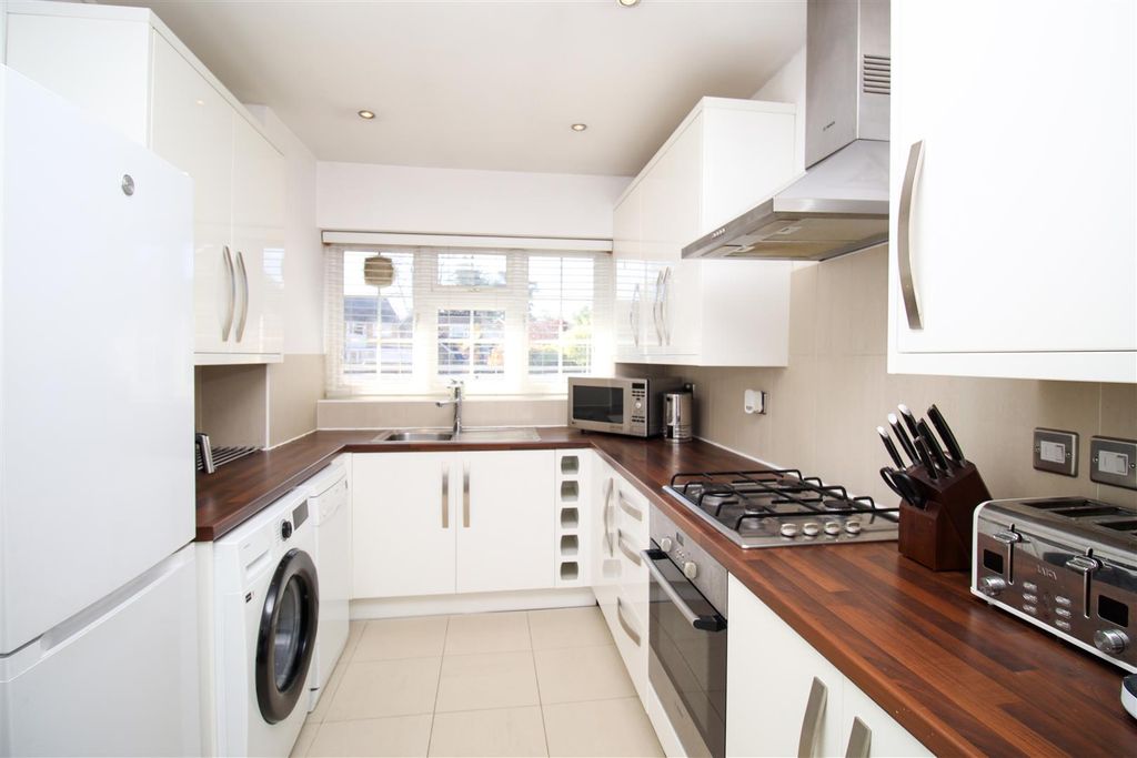 Property photo 2 of 15 Kitchen