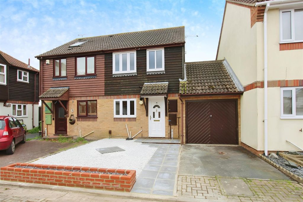 Property photo 1 of 8 External