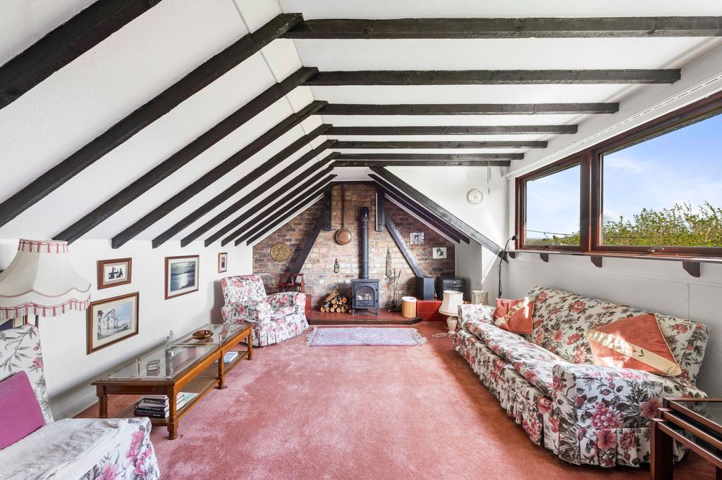 Property photo 2 of 27