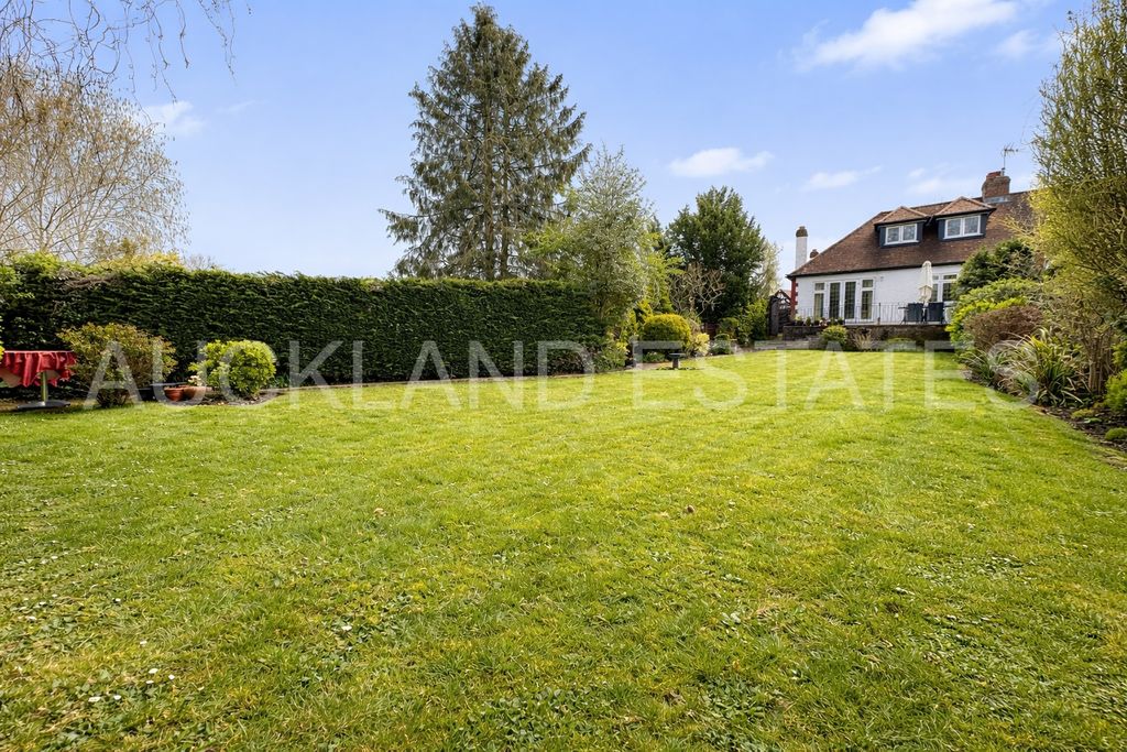 Property photo 2 of 25 Image00004