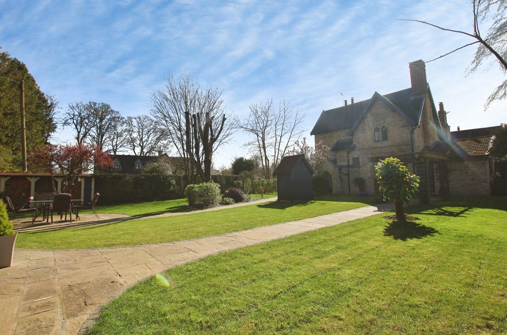 Property photo 1 of 19 4988710