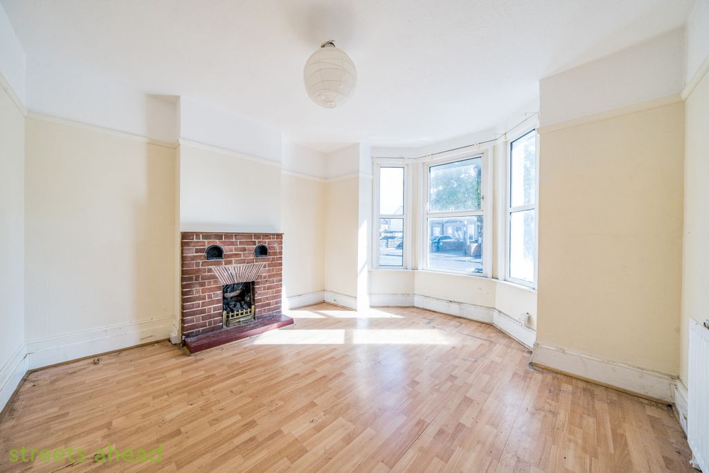 Property photo 2 of 19 F0Fe64A8-5117-478...