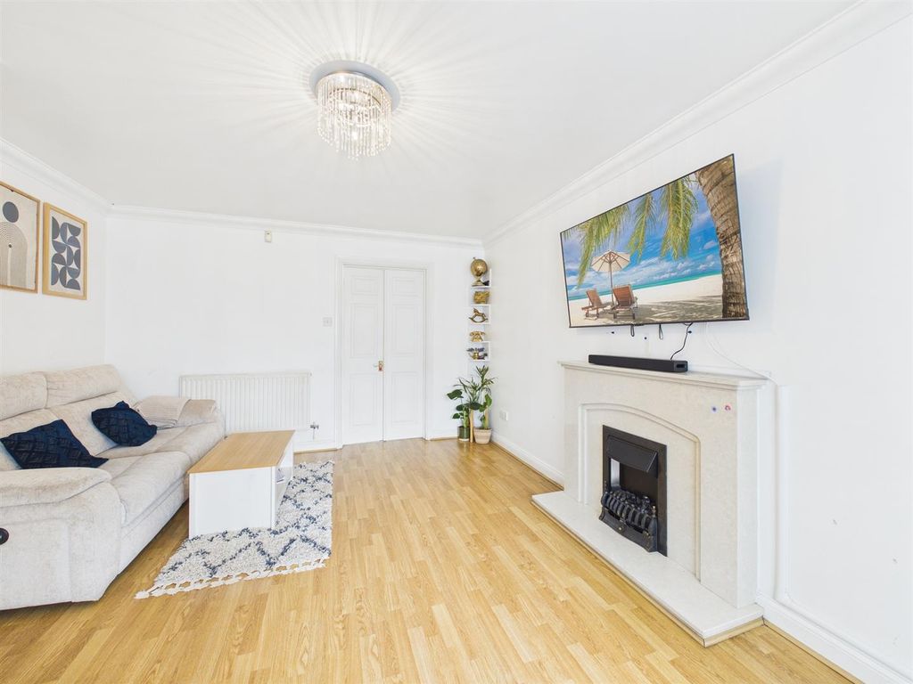 Property photo 3 of 17 Cam02435G0-Pr0202-Still010.Jpg