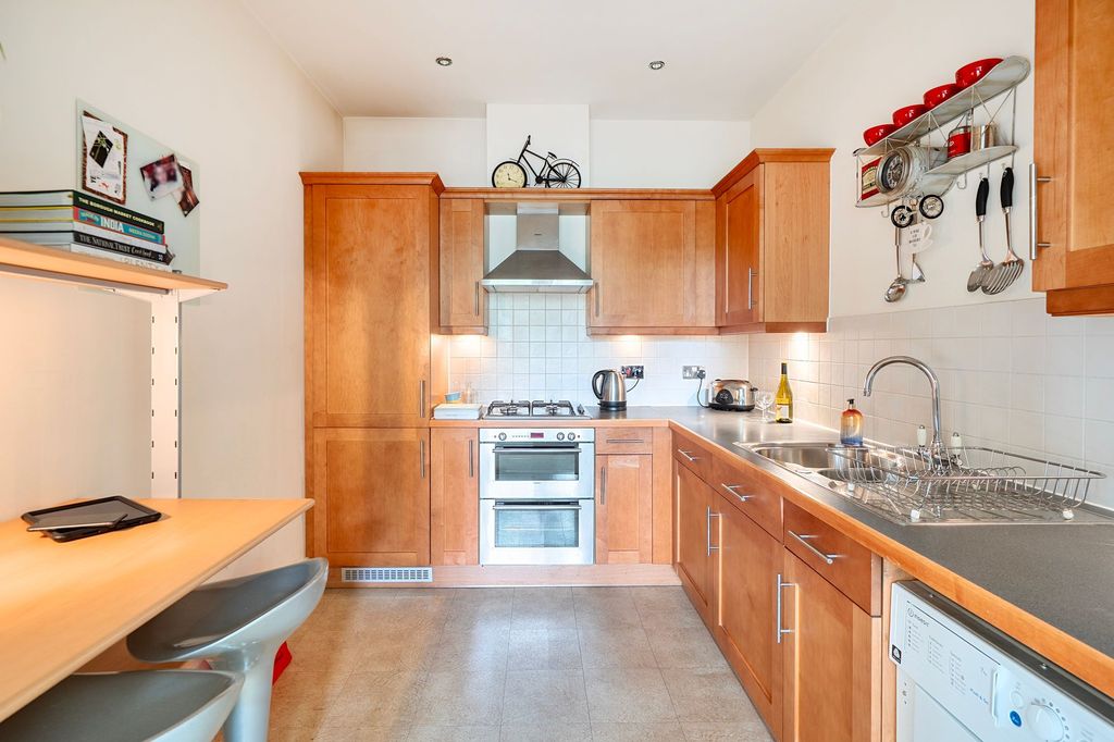 Property photo 2 of 18
