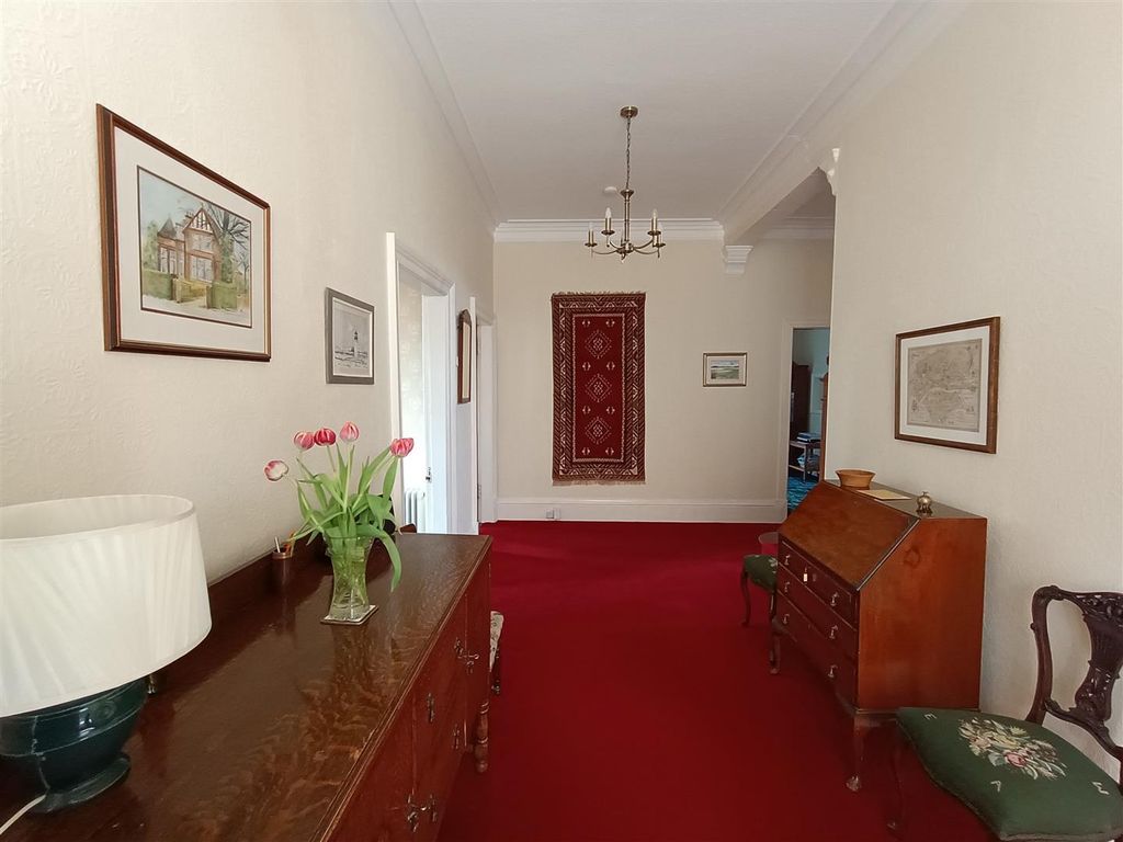 Property photo 3 of 31 Entrance Hall