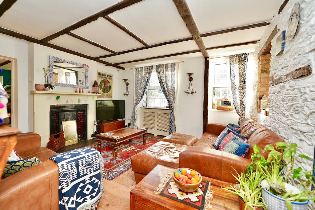 Property photo 2 of 23