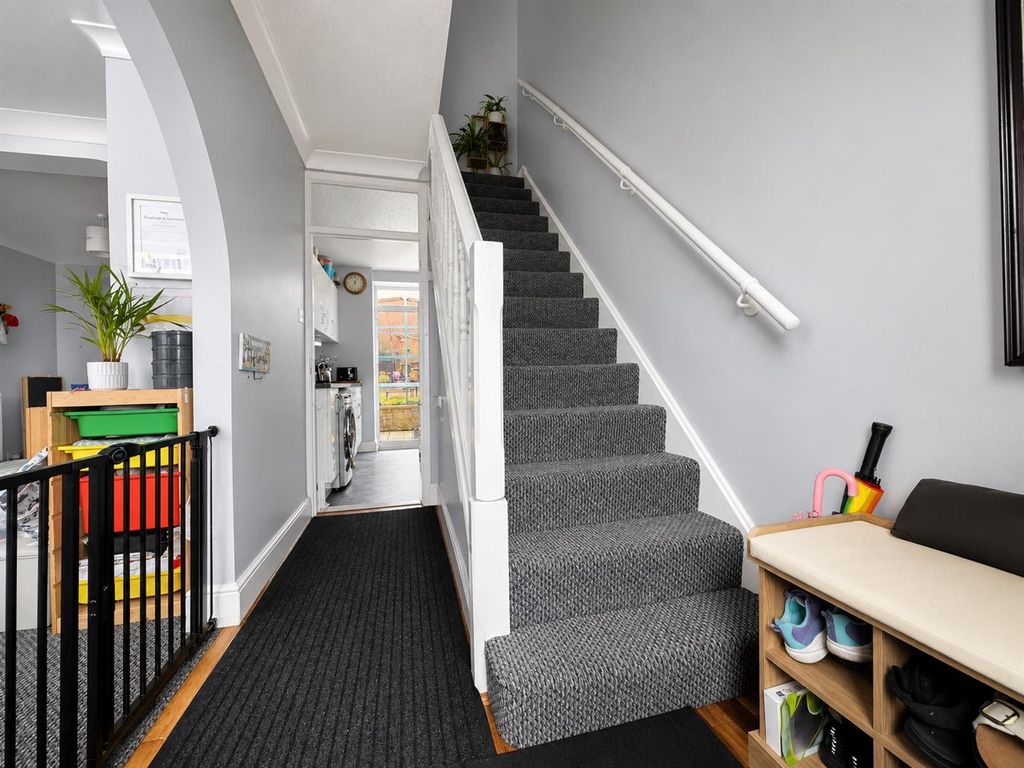 Property photo 2 of 11 Hallway.Png