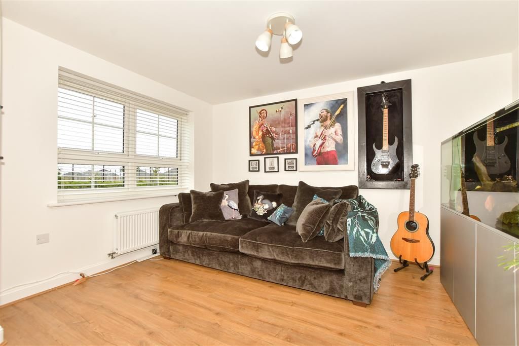 Property photo 2 of 10 Lounge