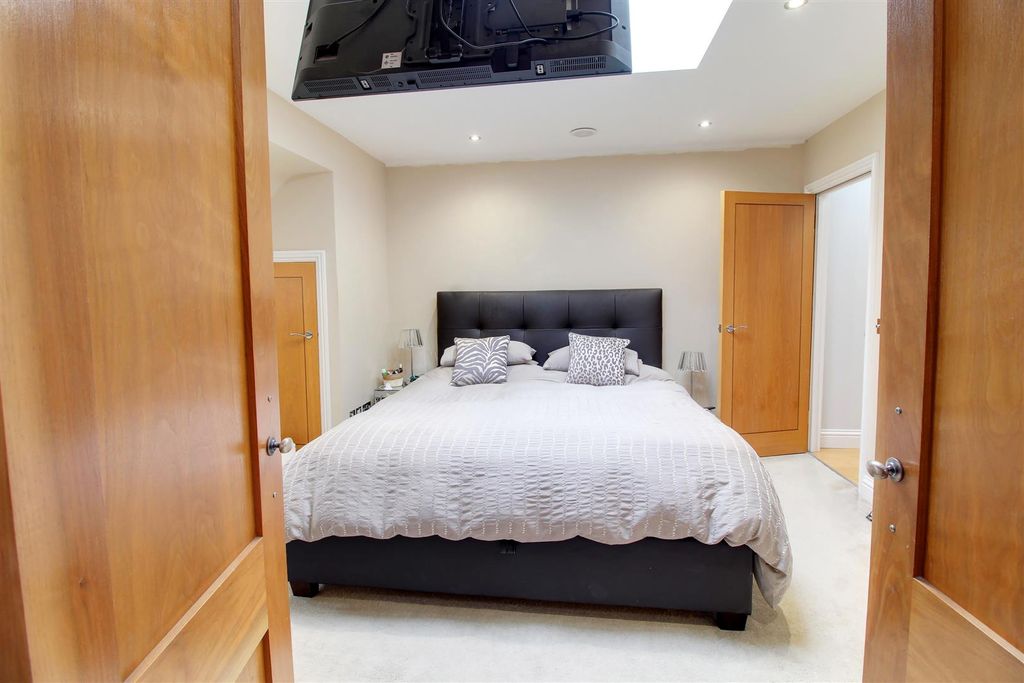 Additional image 22 of 3 bed flat for saleBluebridge Road, Brookmans Park AL9