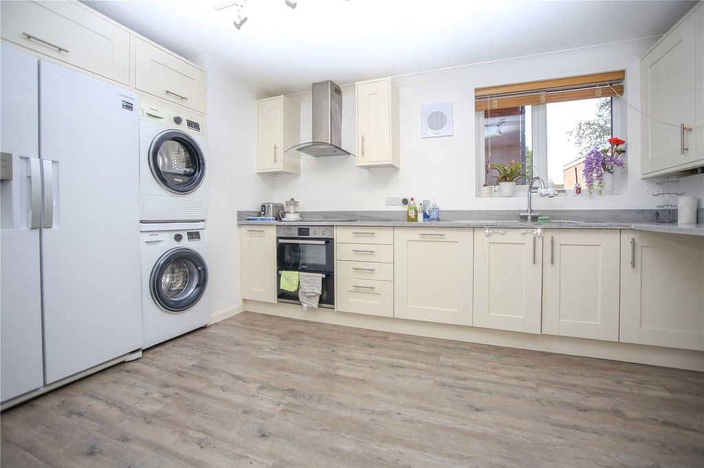 Property photo 3 of 12 Picture No. 11